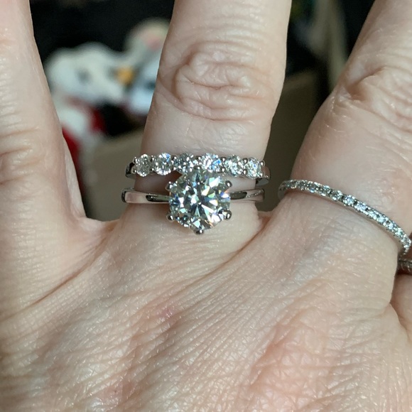 Brilliant white 2 cttw moissanite solitaire ring - Picture 13 of 16